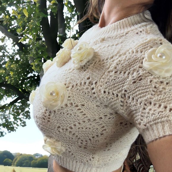 Crop Top Knit Medium Ivory Short Sleeve Crew Neck Decorated Pearls Faux Flowers - Picture 7 of 12
